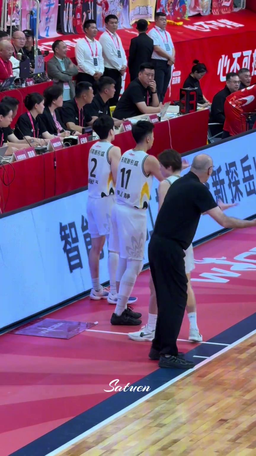 無奈的一家三口！絕望的教練，氣瘋了的皮總！