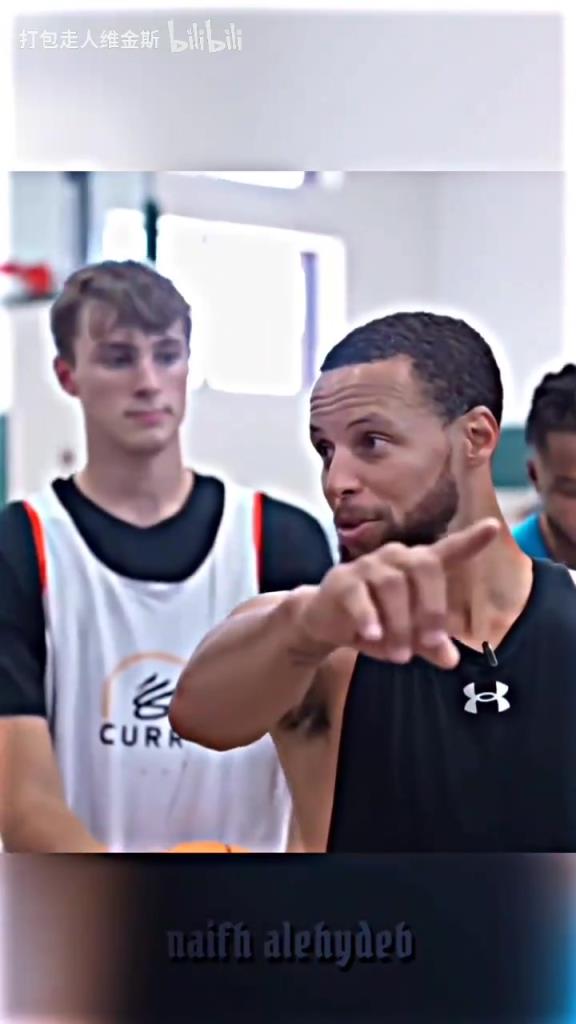 庫里：其實這個暴扣是我教的！當弗拉格出現在庫里的訓練營！